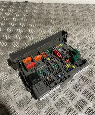 BMW 1 E81 E87 Fuse module 9119446 90208064 106887
