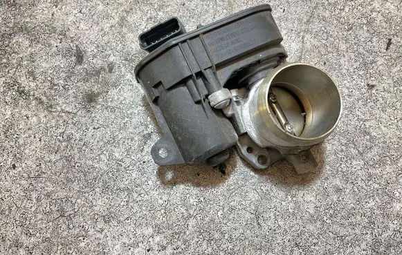 Opel Grandland X Throttle body valve 9801942080
