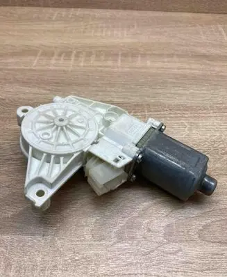 Mercedes-Benz ML W166 Front door window regulator motor A1669060201 0130822754