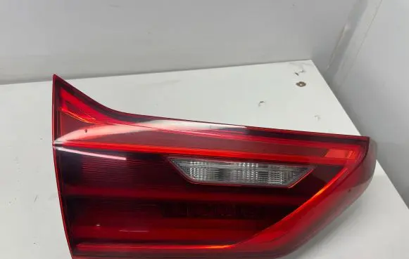 Tailgate rear/tail lights