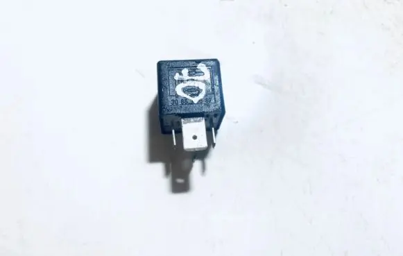 Volkswagen PASSAT B5 Other relay 443951253j 899511000