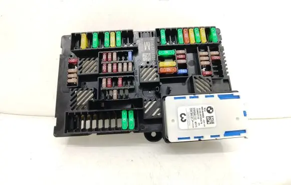 BMW 5 G30 G31 Fuse module 8713127 P00127005AT