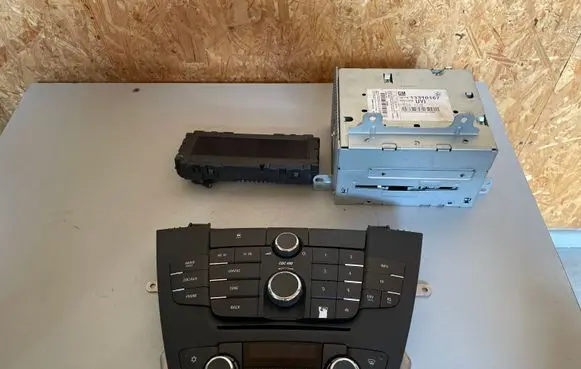 Opel Insignia A Radio/CD/DVD/GPS head unit 13310167 13273254