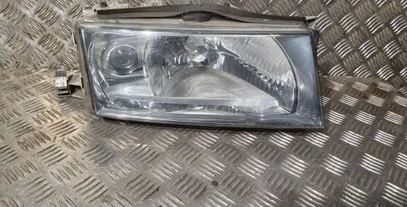 Skoda Octavia Mk1 (1U) Headlight/headlamp YU3X13005 1U2941