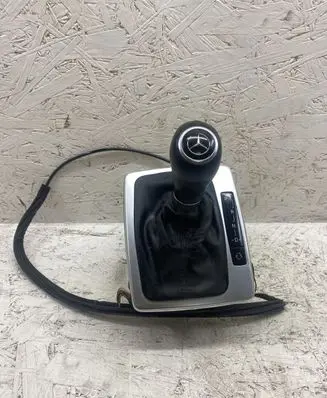 Mercedes-Benz C W204 Gear shifter/selector A2042677524 A2042674688