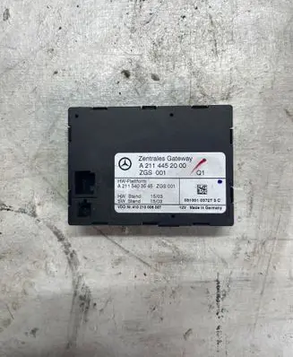 Mercedes-Benz E W211 Gateway control module A2114452000 A2115403545