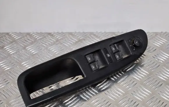 Volkswagen PASSAT B6 Electric window control switch 3C1867171