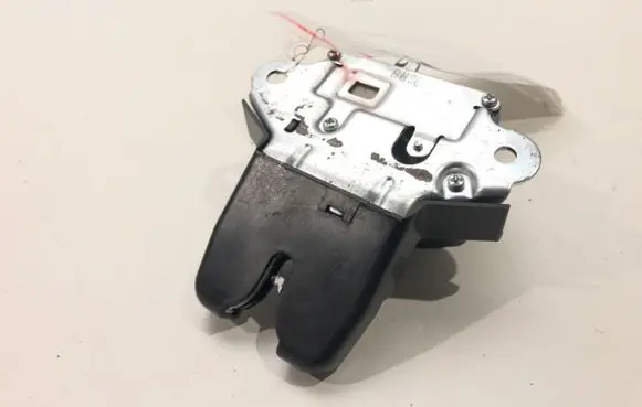 Hyundai Elantra Tailgate exterior lock 