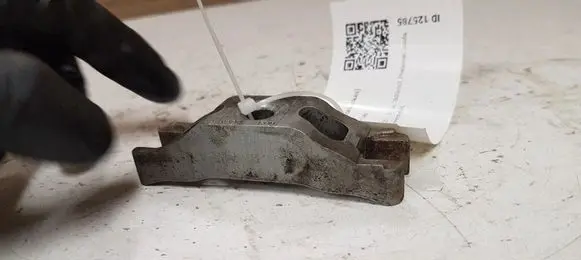 Volkswagen Golf VI Fuel Injector clamp holder 03L216