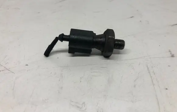 Volkswagen PASSAT B6 Oil pressure sensor 038919081H