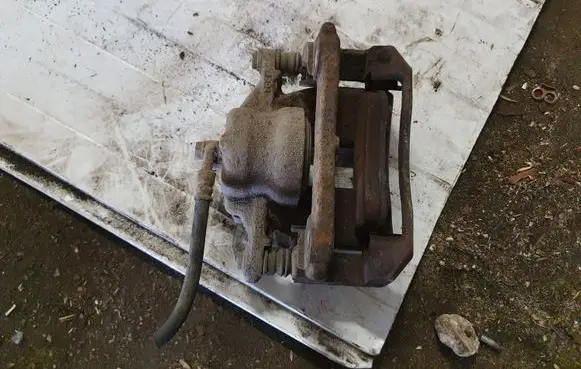 Honda CR-V Front brake caliper NOCODE