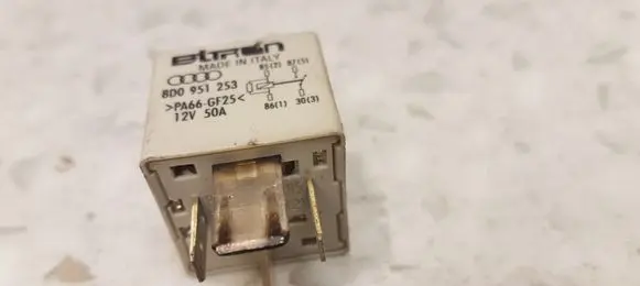 Volkswagen PASSAT B5 Other relay 8D0951253