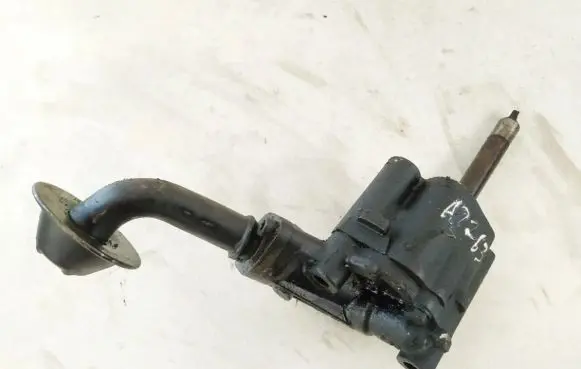 Volkswagen Golf II Oil pump 048115153b