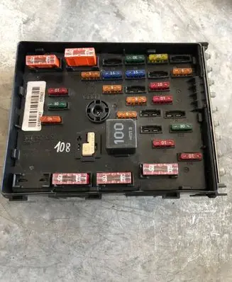 Volkswagen PASSAT B6 Fuse module 3C0937125 63592777