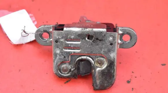 Volkswagen Golf IV Tailgate/trunk/boot lock/catch/latch 5M0827505B