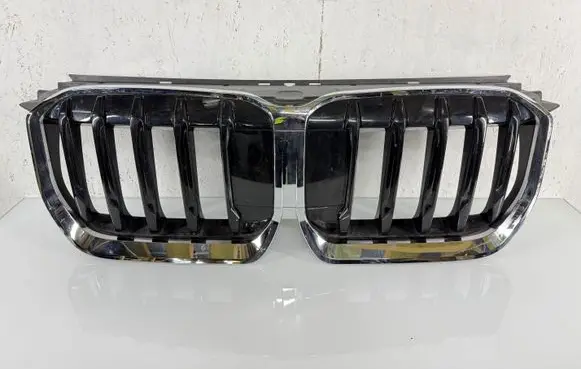 BMW X1 U11 Front grill 18517811