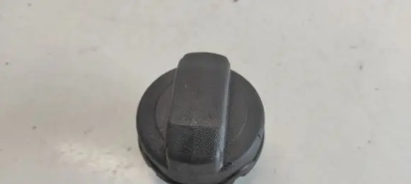 Audi A4 S4 B5 8D Fuel tank filler cap 0895