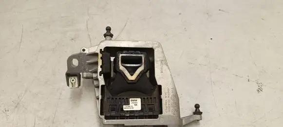 BMW 1 F40 Engine mount bracket 8835572
