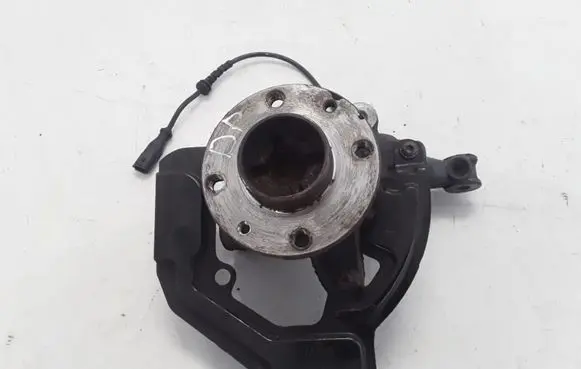 Front wheel hub