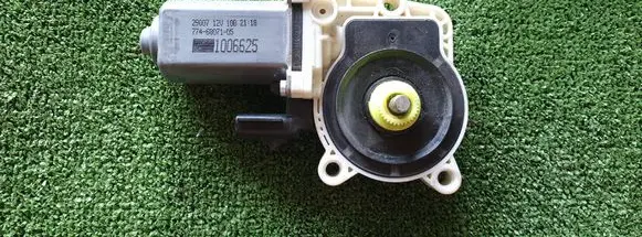 Jeep Cherokee Rear door window regulator motor