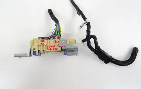 Nissan Juke I F15 Fuse module 24010BF29C5F