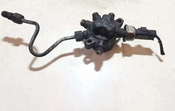 Ford Focus Fuel main line pipe 9D280DB