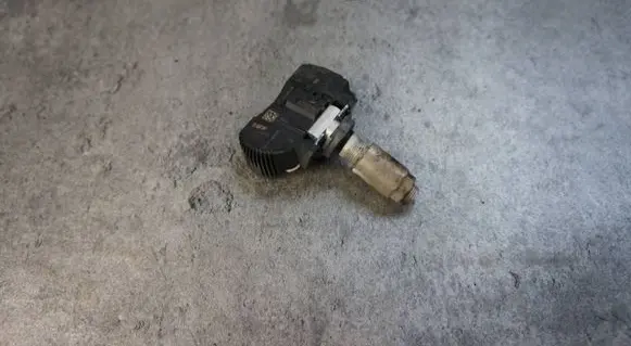 BMW 1 F20 F21 Tire pressure sensor 70735510