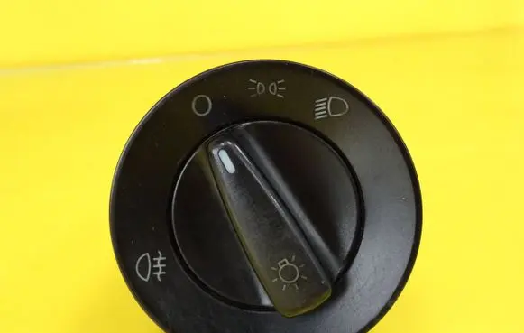 Volkswagen Golf IV Light switch 1C0941531