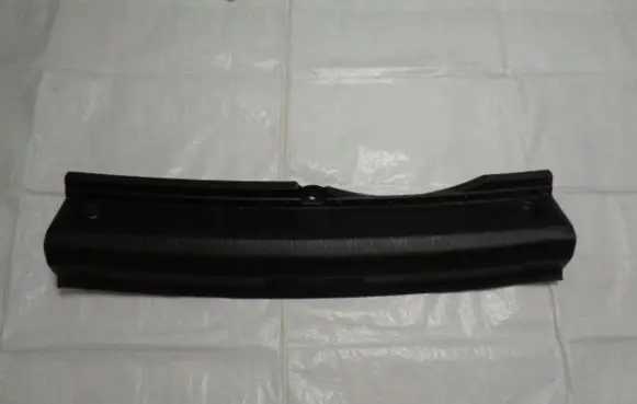 Trunk/boot sill cover protection