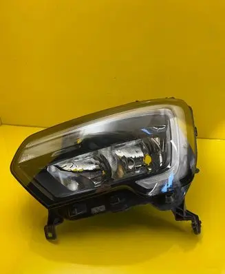 Renault Master III Headlight/headlamp 260607867R