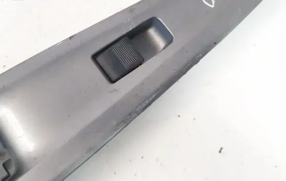 Mazda 2 Electric window control switch d39766370