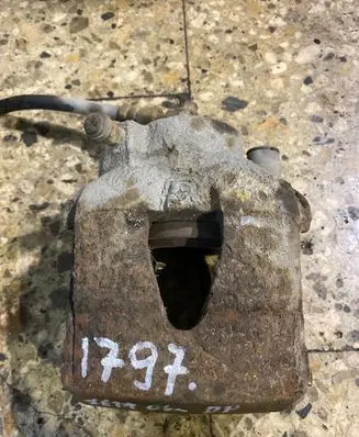 Volkswagen Jetta V Front brake caliper