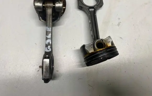 KIA Ceed Piston with connecting rod