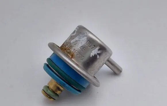 Nissan Micra Fuel pressure regulator 226701E710 0280160648