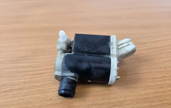 KIA Sportage Windscreen/windshield washer pump 985104Z000 12V512143339