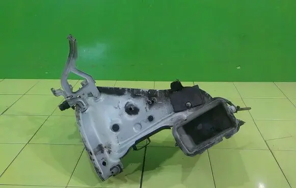 Nissan NV200 Front side member PRZOD