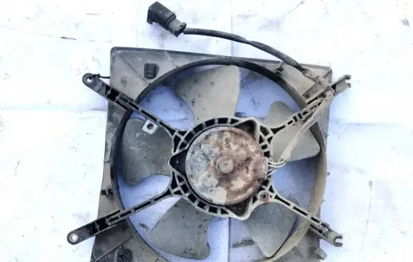 Mitsubishi Space Wagon Radiator cooling fan shroud