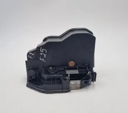 BMW X3 F25 Front door lock 7318424 1120085 51217318424