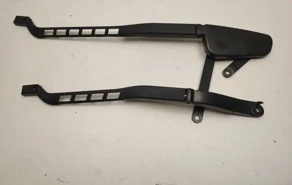 Mercedes-Benz ML W166 Front wiper blade arm A1668200944