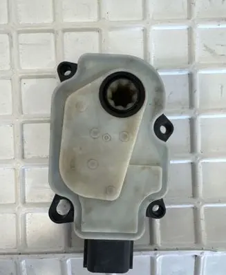 Nissan Qashqai Radiator active air flap actuator A24041153212 110949106 131288800025