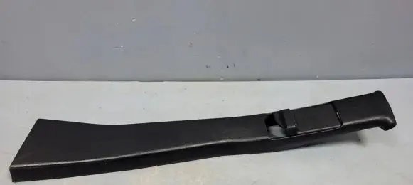 Mercedes-Benz 190 W201 (B) pillar trim (bottom) 2016920122
