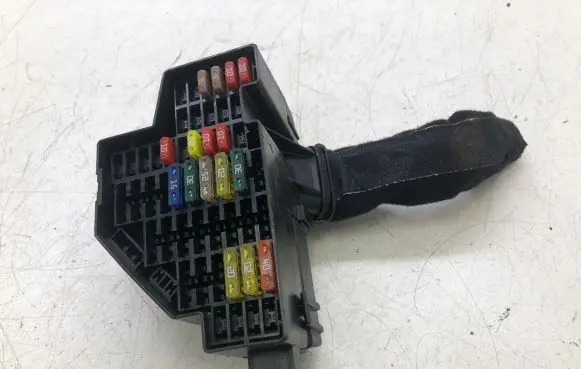 Volkswagen Golf VI Fuse module