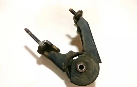 Toyota RAV 4 (XA20) Engine mount bracket
