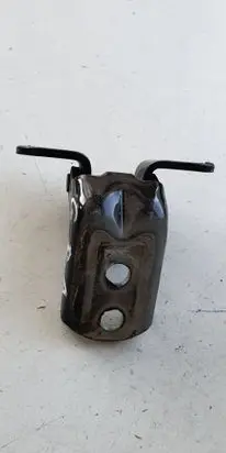 Nissan Qashqai Rear door lower hinge