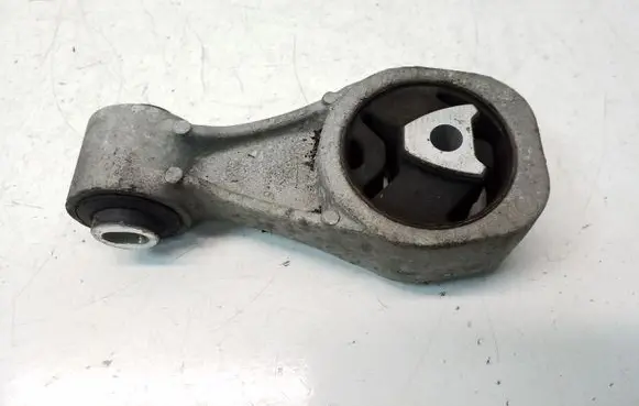 Nissan Juke I F15 Engine mount bracket