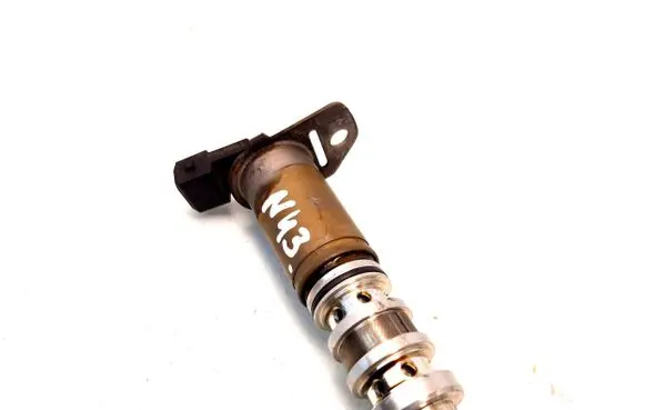 BMW 3 E90 E91 Camshaft vanos timing valve 7584115