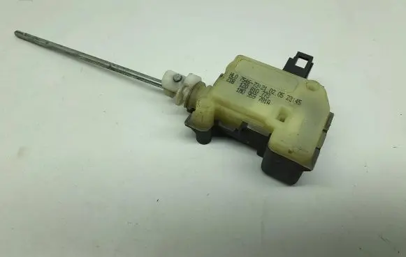 Skoda Octavia Mk2 (1Z) Central locking motor 1M0959781A 1Z0810773