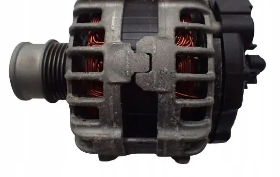 Volkswagen PASSAT B8 Generator/alternator 04C903023T