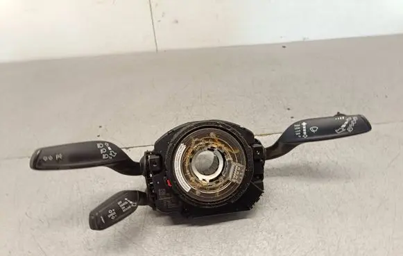 Wiper turn signal indicator stalk/switch
