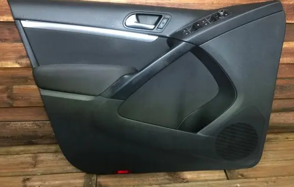 Volkswagen Tiguan Front door card panel trim